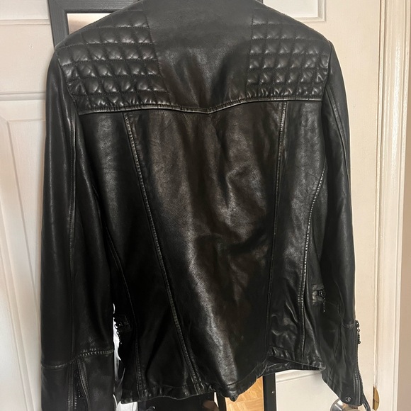 Barely worn. I’m selling because it grew out of it - Picture 4 of 7